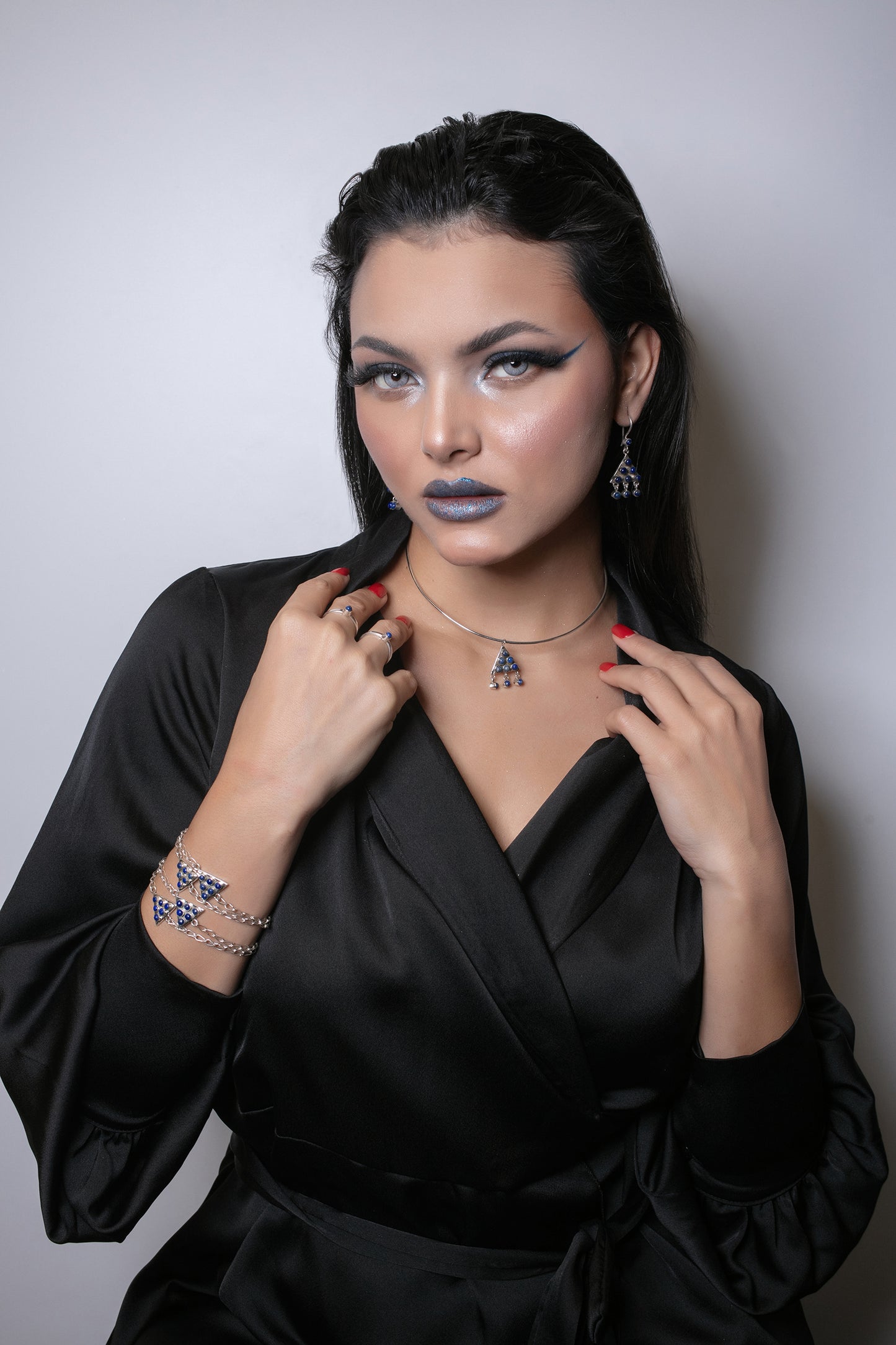 Sliver wired necklace With Lapis Lazuli Triangle
