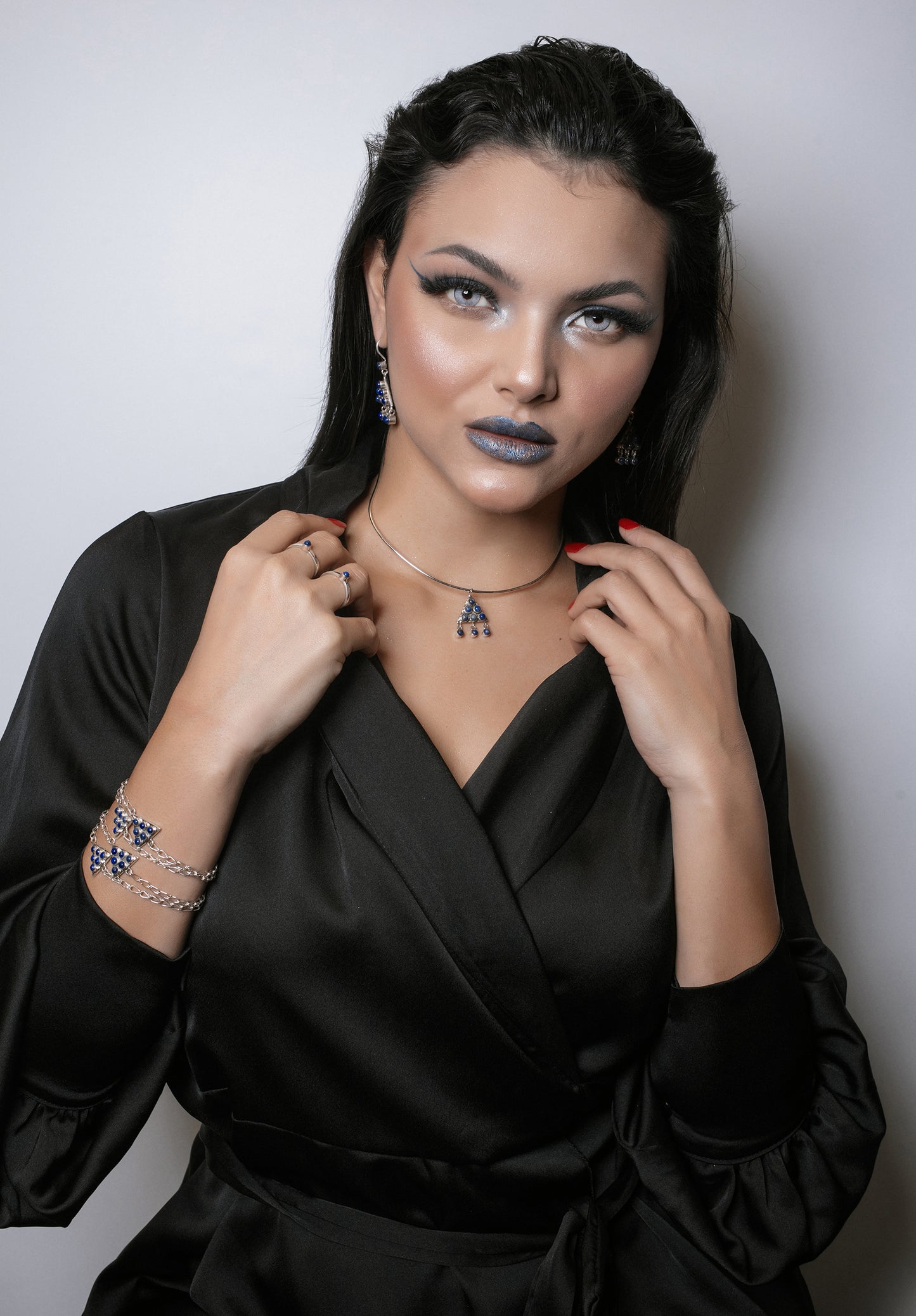 Sliver wired necklace With Lapis Lazuli Triangle
